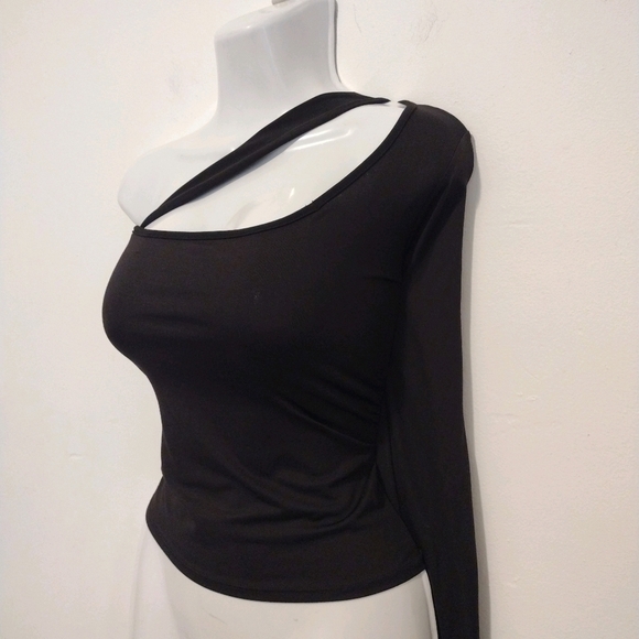 Forever 21 - One Shoulder Long Sleeve Satin Top - Picture 6 of 12